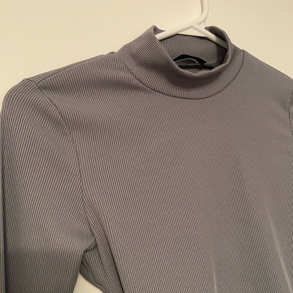 Backless crop top - Picture 3 of 5